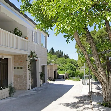 Edo - Brc601 By Interhome Nerezisca